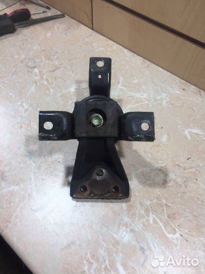 Подушка двигателя митсубиси лансер 9