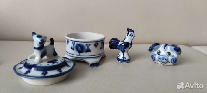 Фигурки и шкатулка Гжель