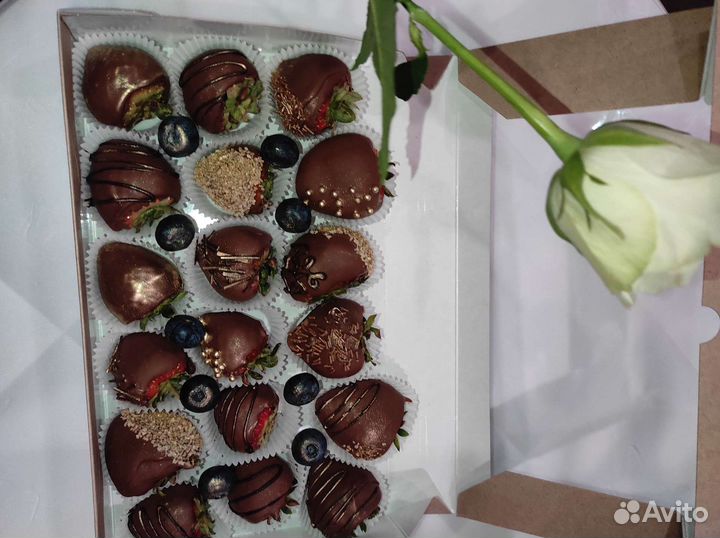 Клубника в шоколаде. Леденцы на палочке