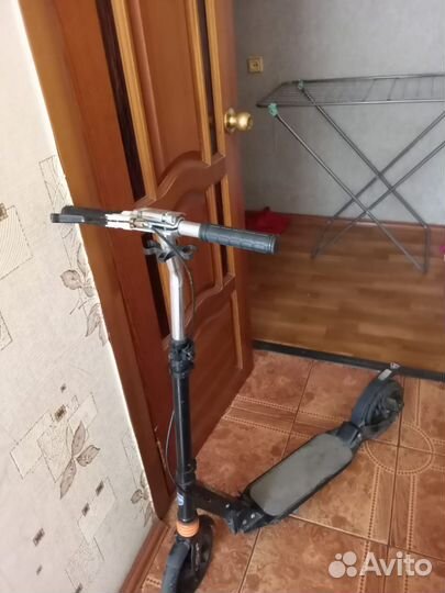 Самокат в отличном состоянии покупался новым