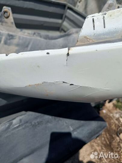 Продам передний бампер на Тойота Ленд Крузер 200