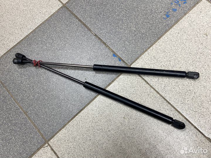 Амортизатор крышки багажника vw golf 2 2шт