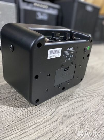 Портативный комбоусилитель для электрогитары