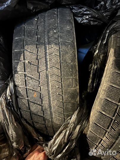 Bridgestone Blizzak VRX 215/65 R16