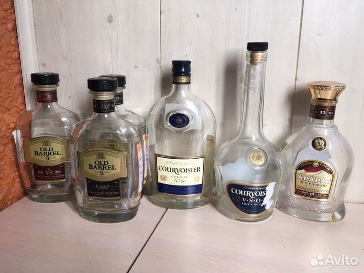 Бутылки пустые из под алкоголя