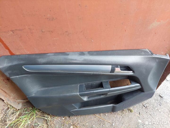 Обшивка двери передней левой opel Astra h