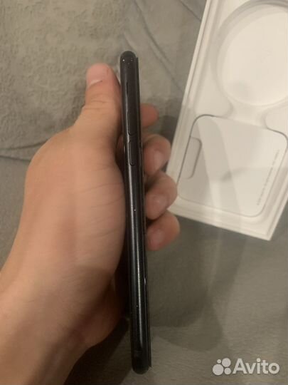 Телефон iPhone se 2020