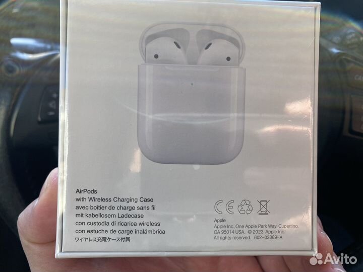 Наушники Apple AirPods with Charging Case новые