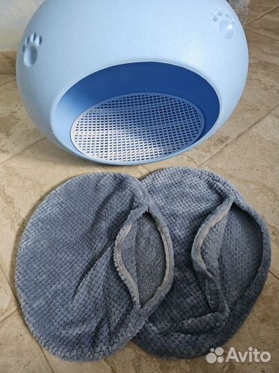 Домик, лежанки для животных