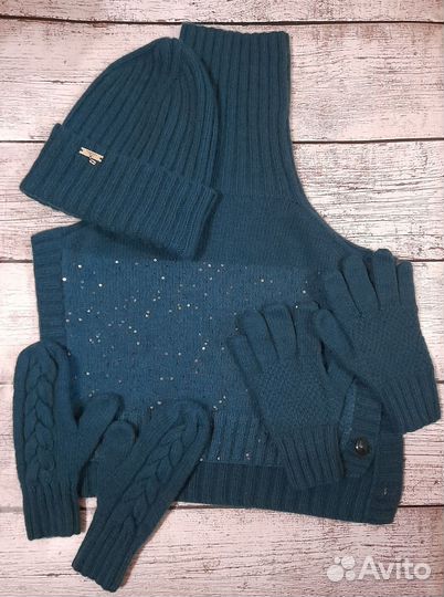 Комплект(шапка, манишка,перчатки, варежки)