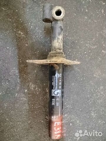 Ударный демпфер правый для BMW e38