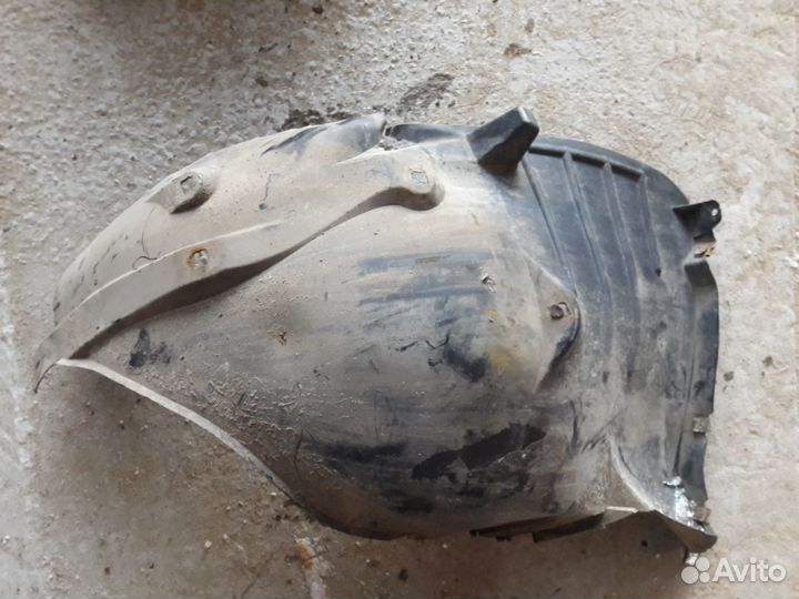 Подкрылок предний левый Mercedes W220 A2206901930