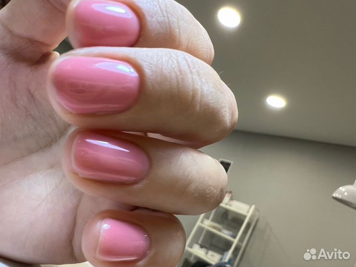 Маникюр в салоне