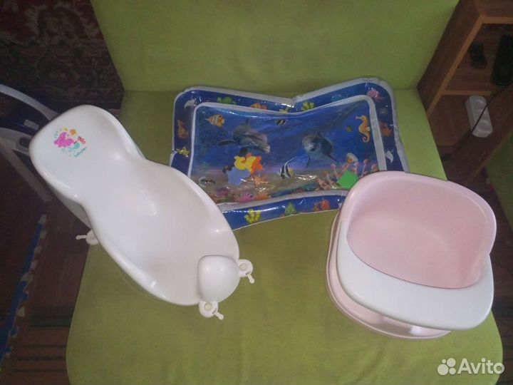 Для купания горка, стульчик и водяной коврик