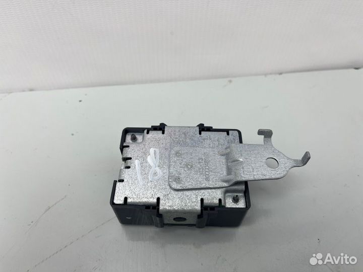 Блок управления дверьми Toyota Corolla E180 1ZR