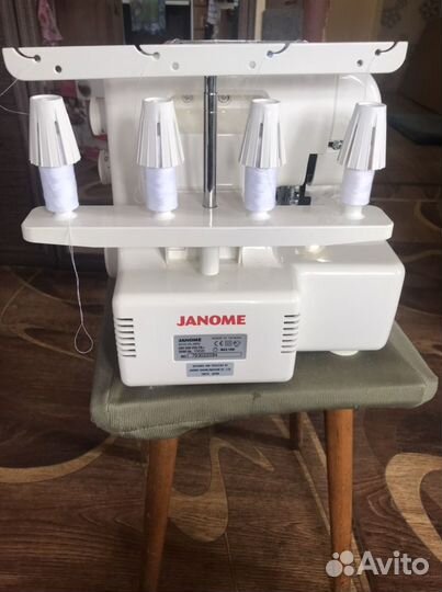 Оверлог машина Janome