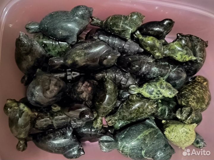 Нерпы из натурального камня чароит, нефрит и т.д