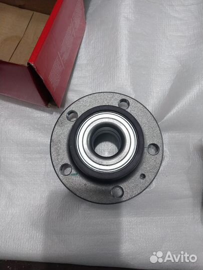 Ступичный подшипник задний volkswagen touran 2009