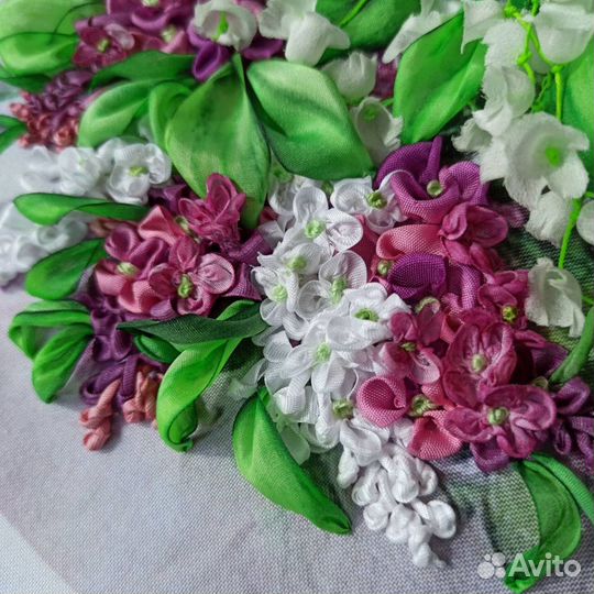 Картина вышитая шелковыми лентами. Букет цветов