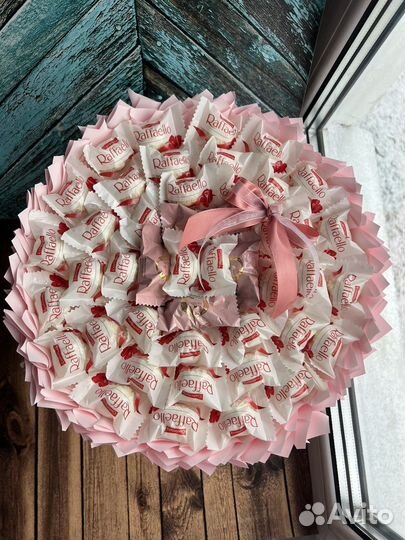 Съедобный женский букет из конфет