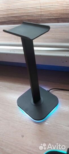 Подставка под наушники