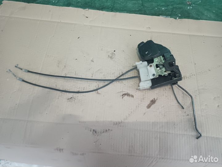 Замок двери перед левой Hyundai Elantra 2000-2010