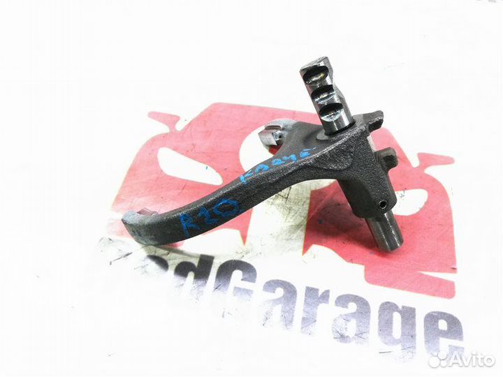 Вилка раздаточной коробки Ford Maverick R20 KA24E