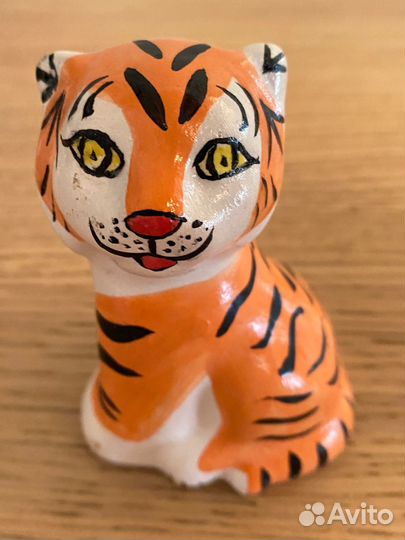 Статуэтка Тигренок