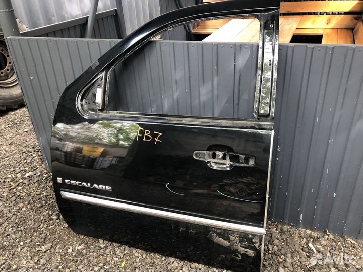 Дверь передняя левая Cadillac Escalade III 06-14