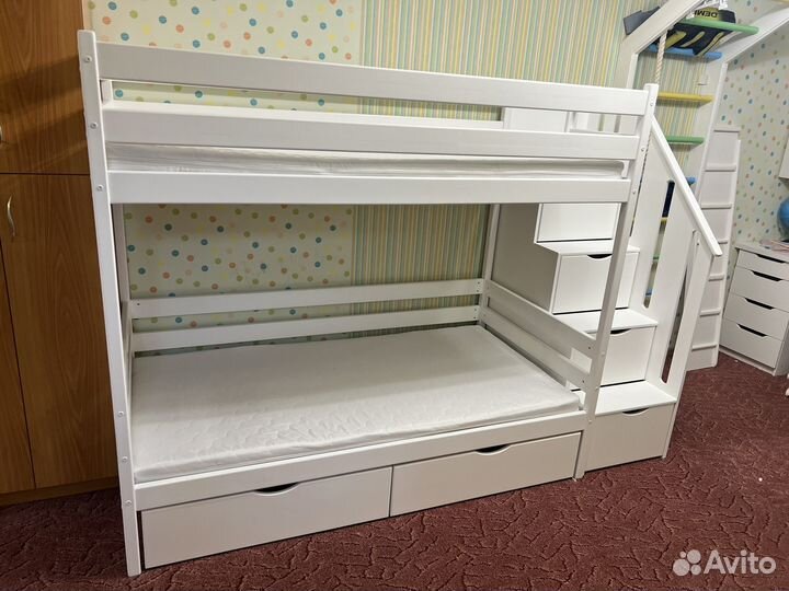 Двухъярусная кровать