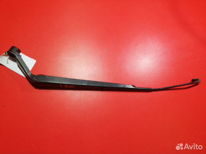 Поводок стеклоочистителя передний правый Toyota