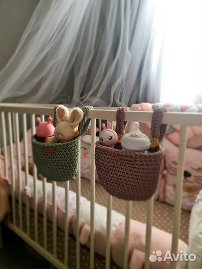 Подвесная корзинка вязаная