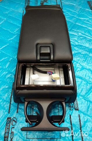 Подлокотник Camry 55 задний NEW