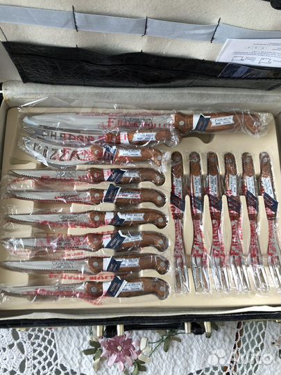 Набор ножей и вилок