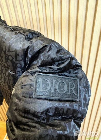 Элегантная куртка Dior для стильных