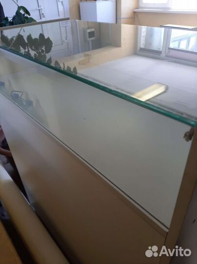 Тумбы, витрины