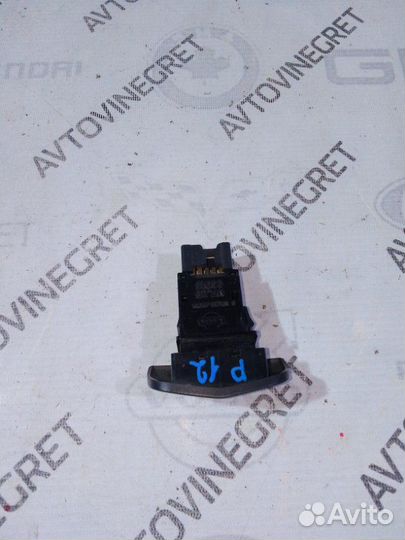 Кнопка аварийной сигнализации Nissan Primera P12