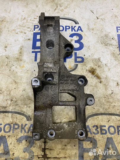 Кронштейн генератора А/С Пассат Б6