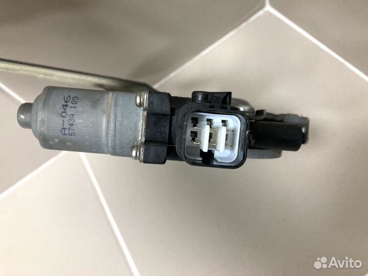 Стеклоподъемник задний правый Mitsubishi Lancer 10