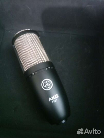 Студийный микрофон akg p220