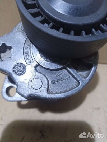 Натяжной ролик приводного ремня Volvo