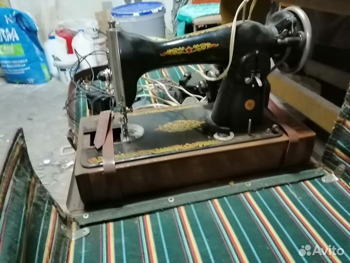 Швейная машина Подольск с электрическим ножным