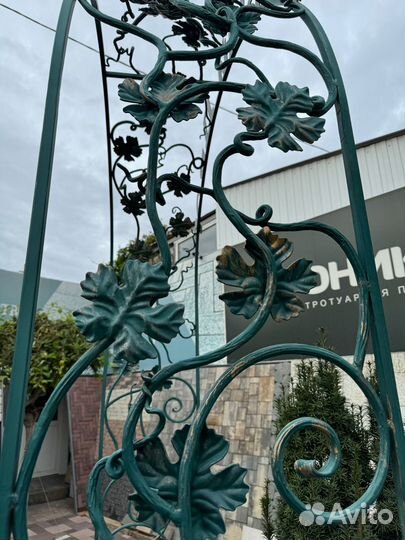 Арка садовая кованая