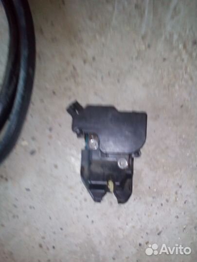 Замок багажника Хонда Аккорд 7