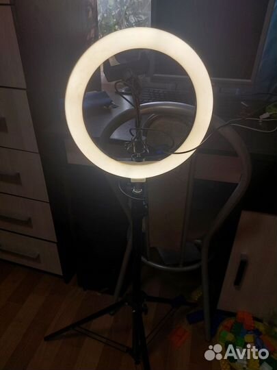Кольцевая лампа со штативом