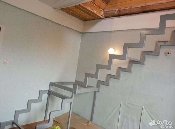 Металлокаркас лестницы