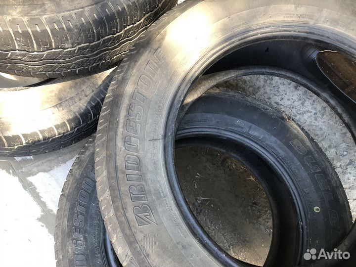 Bridgestone Dueler H/T 687 225/65 R17