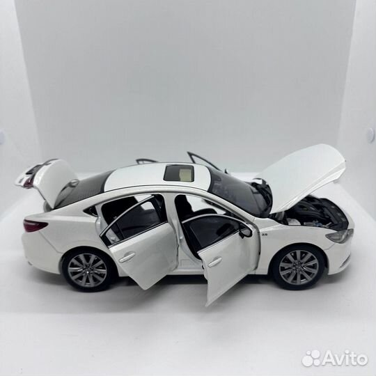 Mazda 6 Atenza дилерская модель 1:18