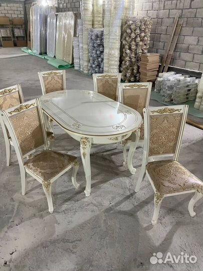 Стол со стульями