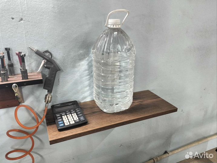 Полки на скрытых держателях